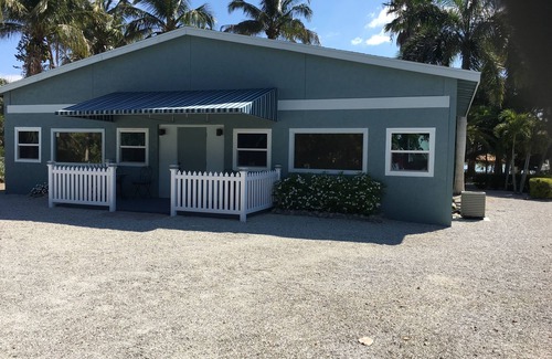 Nokomis Cottage | 2 BEDROOM ON INTRACOASTAL W/BEACH ACCESS
