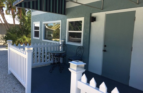 Nokomis Cottage | 2 BEDROOM ON INTRACOASTAL W/BEACH ACCESS