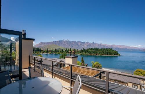 Queenstown Apartment | 2-bedroom Penthouse Apartment with Spa - The Beacon 1004