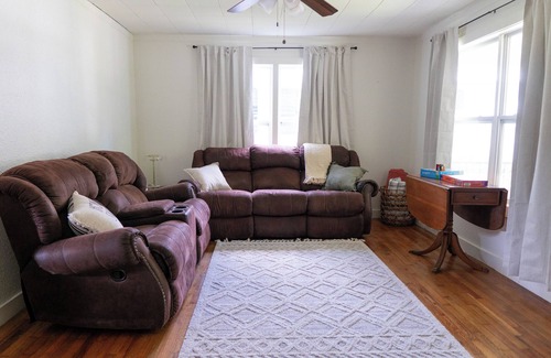 Harrison House | 2 Bedroom - Pet Friendly - Long Stay available- Close to Buffalo National River