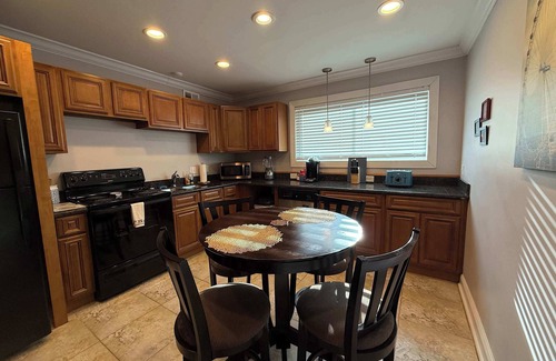 Highlands - Perkins Apartment | 2 bedroom private apt & laundry