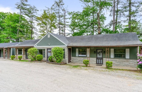 Holderness House | 2 Bedroom Rental on Squam Lake (Suite 4)