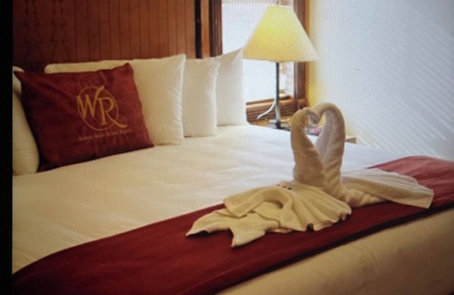Gatlinburg Resort | 2-bedroom resort in charming Gatlinburg with WiFi, AC