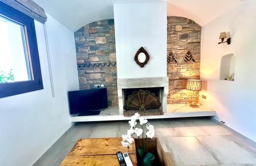 Palaia Fokaia Apartment | 2 bedroom self-contained apartment and swimming pool at Palm Tree Villa
