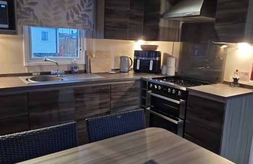 Ingoldmells House | 2-bedroom, Sleeps 4, dog friendly, WiFi next to Fantasy Island, Ingoldmells