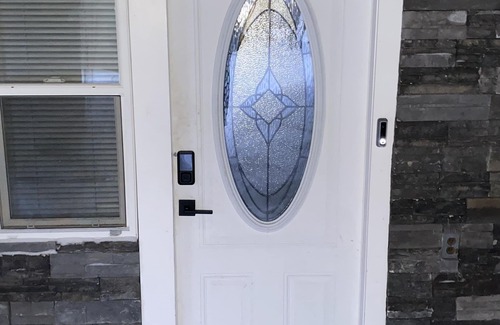 Winnipeg House | 2 Bedroom south end house with free parking and wifi