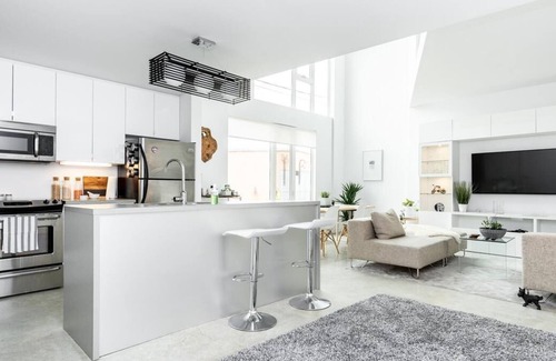 Winnipeg House | 2 Bedroom Steps from Downtown (1 Heaton #3)