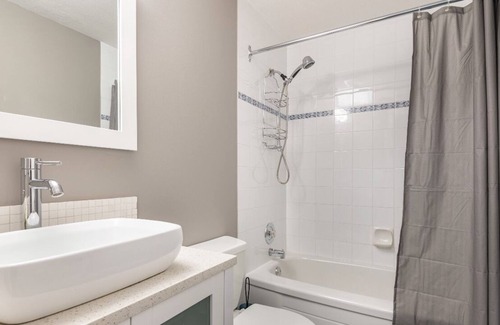 West Vancouver House | 2 bedroom suite for 6