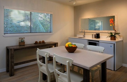 Islamorada Resort | 2 Bedroom Suite w/Kitchenette, Outdoor Pool, Free Parking & Pet Friendly!