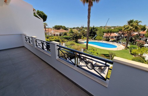 Almancil House | 2 Bedroom Townhouse with communal pool in Lakeside Quinta do Lago