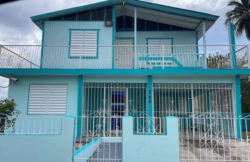 Rio Jueyes House | 2-bedroom Tropical house with AC, WiFi in Las Ochenta