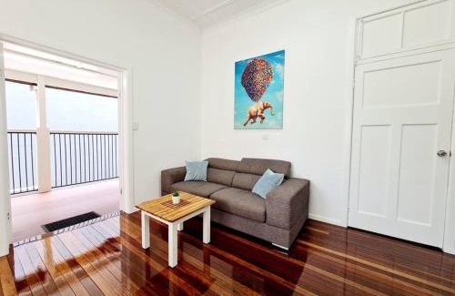 Maryborough Apartment | 2 Bedroom Unit in Maryborough CBD, Furnished
