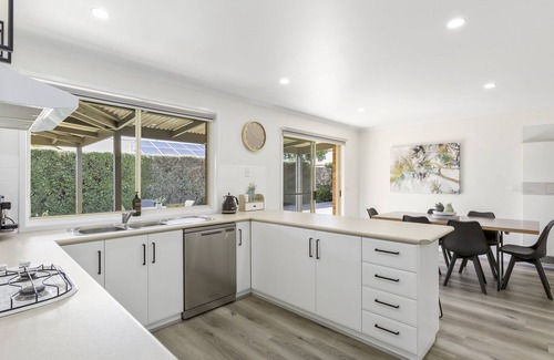 Ocean Grove Apartment | 2 Bedroom Unit - Short Walk To The Beach - Pet Friendly