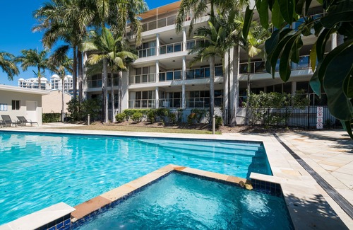 Airlie Beach Apartment | 2 bedroom unit with a pool, spa and just a short walk to Airlie Beach