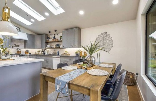 St. Helena House | 2-bedroom vacation home near downtown St. Helena ~ walk to HALL Winery
