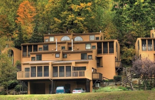 Shawnee On Delaware Apartment | 2 bedroom villa Poconos Mtns.
