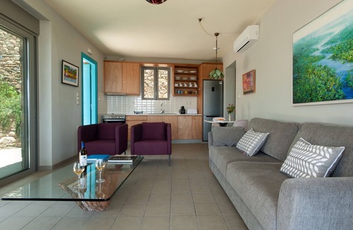 Grambia Villa | 2-Bedroom Villa with private garden