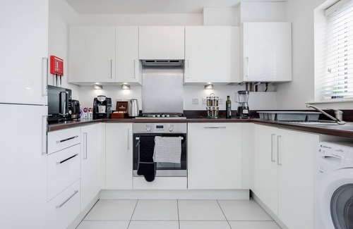 Dartford House | 2 bedroom with 2 bathrooms cozy house in Dartford Kent