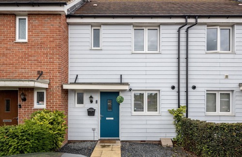 Dartford House | 2 bedroom with 2 bathrooms cozy house in Dartford Kent