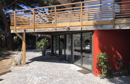 Arcachon House | 2-bedroom with pool, 2-minute walk from the sea in a park in middle of Arcachon