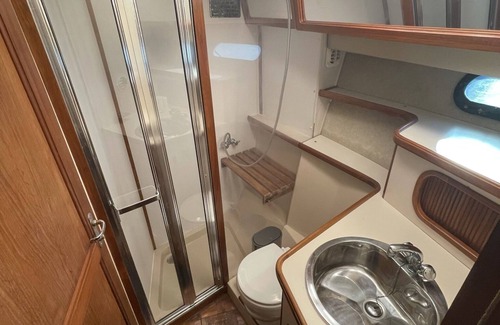 Bucktown Boat Rental | 2 Bedroom Yacht 15 minutes away from Bourbon St.