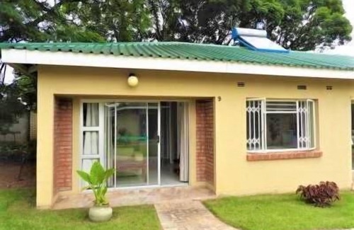 Harare Apartment | 2 bedroomed apartment with en-suite and kitchenette - 2066