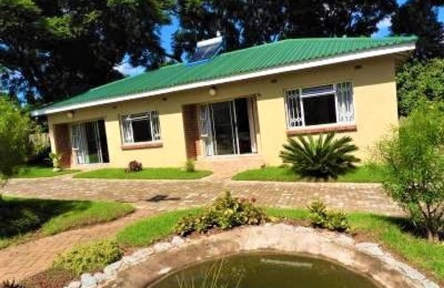 Harare Apartment | 2 Bedroomed Apartment With En-suite and Kitchenette - 2066
