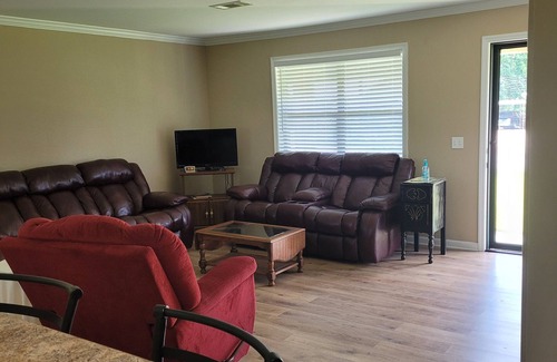 Lanett House | 2 bedrooms, 1.5 baths, Newly renovated. Centrally located.
