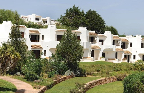 Alpouvar Apartment | 2 bedrooms (1 ensuite). 2 bathrooms, sleeps 6, with Air-con & Free Wi-Fi & IPTV