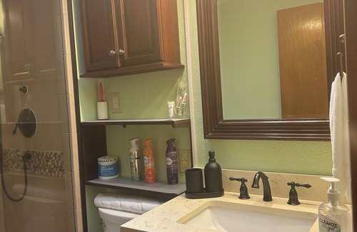 Des Moines House | 2-Bedrooms-4PAX-Helen’s Garden House🏡 Minutes from airport@Des Moines-Seattle,WA