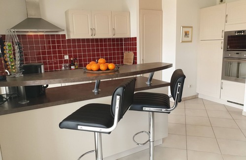 Antibes Apartment | 2 bedrooms, 6 guests, pool, parking, close to beach, shops & restaurants