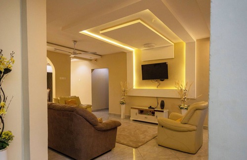 Sekondi-Takoradi Apartment | 2 bedrooms apartment, 4 guests, Starlink WiFi, DSTV, Netflix, free parking