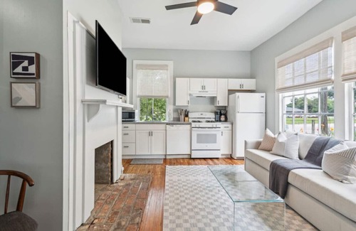 North Charleston Apartment | 2 Bedrooms - Closet to Park Circle and Downtown!