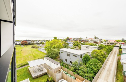 Greenlane - Ellerslie Apartment | 2 Bedrooms in Prime Location with Free Parking