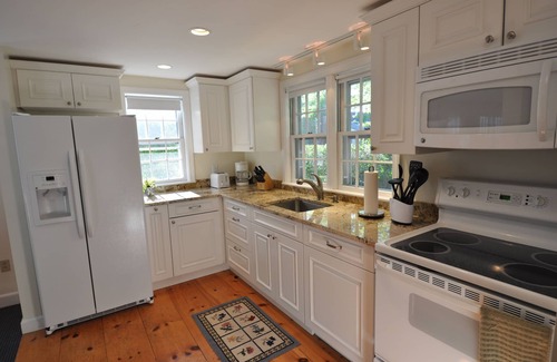 Nantucket Town Cottage | 2 Bedrooms + Loft - Sleeps 6 in Beds but max 4 adults- 5 Blocks to Town