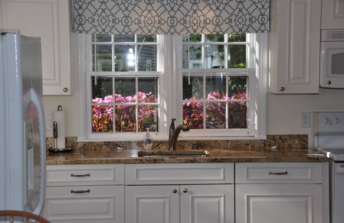 Nantucket Town Cottage | 2 Bedrooms + Loft - Sleeps 6 in Beds but max 4 adults- 5 Blocks to Town