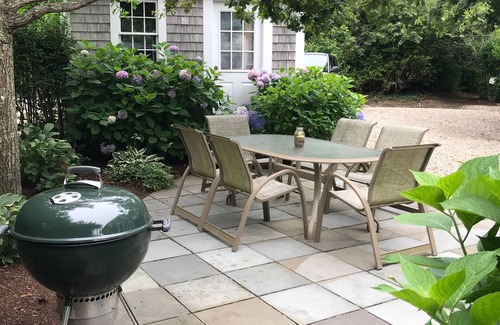 Nantucket Town Cottage | 2 Bedrooms + Loft - sleeps 6 in beds but max 4 adults- 5 Blocks to Town