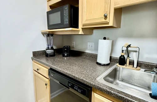 Greensboro Apartment | 2 Bedrooms w/Pool and Central Triad Location