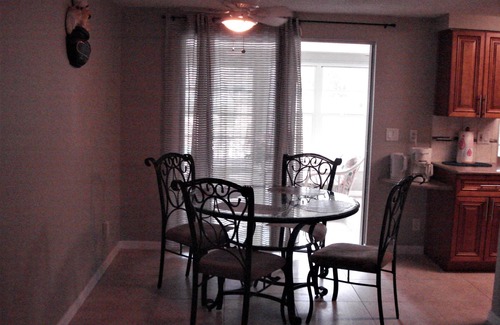 Venice House | 2 Beds 2 Baths Home With Swim Pool 2 Miles To Gulf Beaches