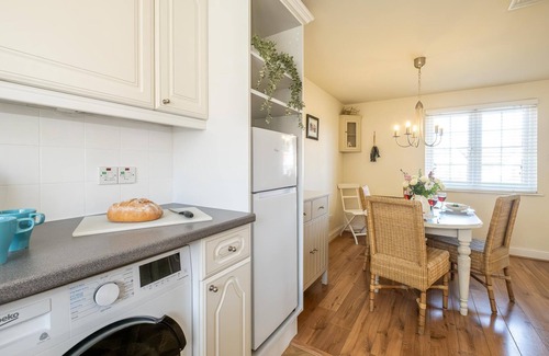 Thorpeness Apartment | 2 Bell Lodge - sleeps 6 guests in 2 bedrooms