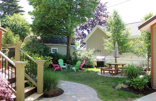 South Haven Apartment | 2 blocks from Lake Michigan family friendly