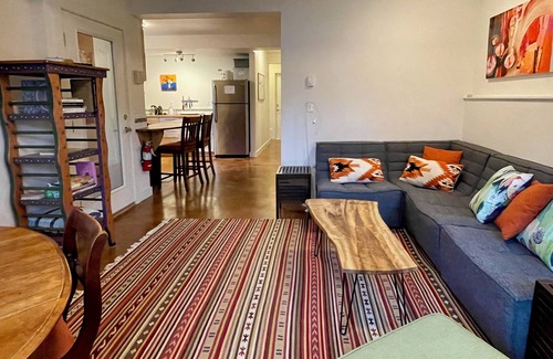 Sellwood-Moreland Apartment | 2 blocks to cafes &shops in SE Portland's Sellwood neighborhood