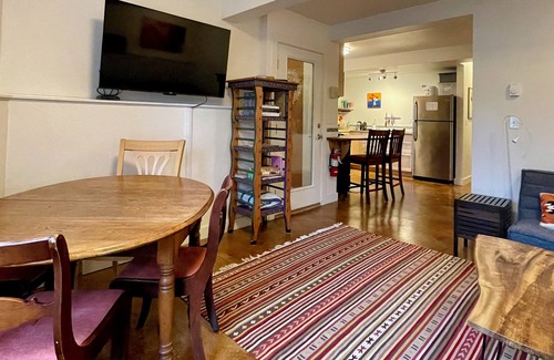 Sellwood-Moreland Apartment | 2 blocks to cafes &shops in SE Portland's Sellwood neighborhood