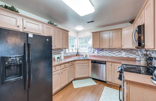 Issue House | 2 Blocks to Potomac River: Gem in Colonial Beach!