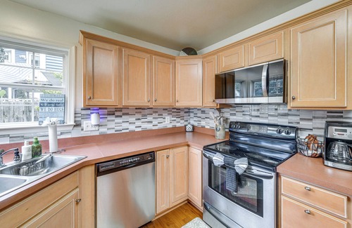 Issue House | 2 Blocks to Potomac River: Gem in Colonial Beach!