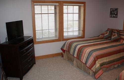 Lakeland Apartment | 2 BR/2 BA Lakefront Lighthouse Landing Condo with Wifi, nestled in a quiet cove