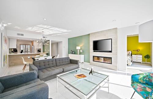 Downtown Palm Springs Condo | 2 BR/2 Bath Downtown Palm Springs Mid-Century Condo. Pool, Hot Tub. Villa Alejo