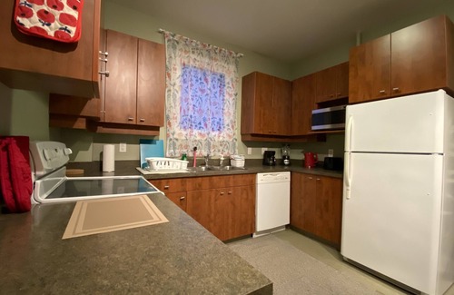 Winnipeg Condo | 2 Br/3 beds with free parking, wifi and much more