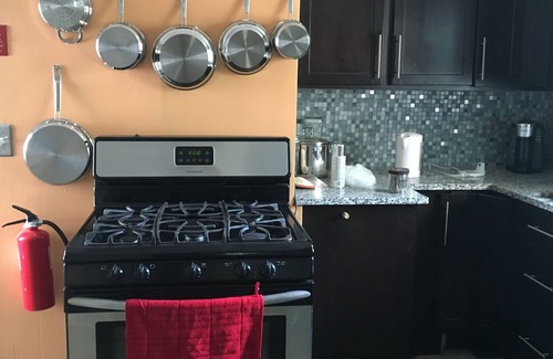 Centennial Apartment | 2 BR 3 Min Walk to Medical Center and UVM!