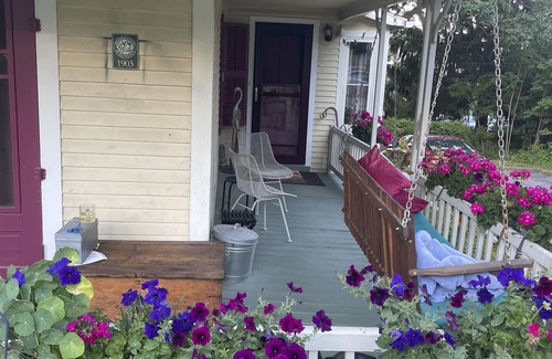 Centennial Apartment | 2 BR 3 Min Walk to Medical Center and UVM!